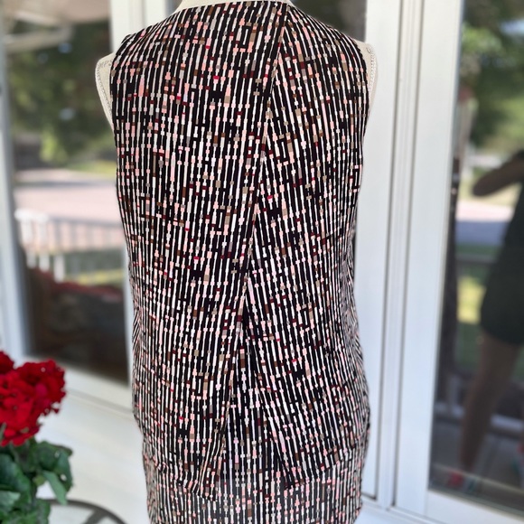 Women’s White House Black Market Sleeveless Blouse - Picture 4 of 5